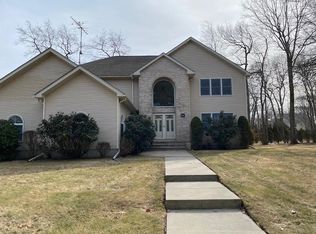 60 Basil Xing, Cranston, RI 02921