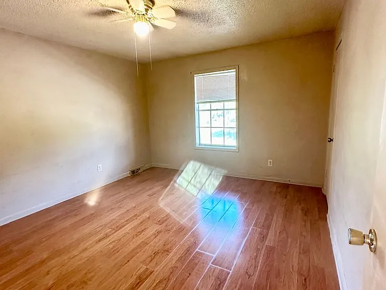 1403 Kimberly Dr — Photo 3