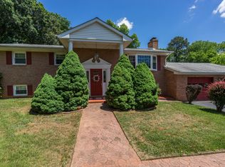 7701 Ontario Rd, Gainesville, VA 20155