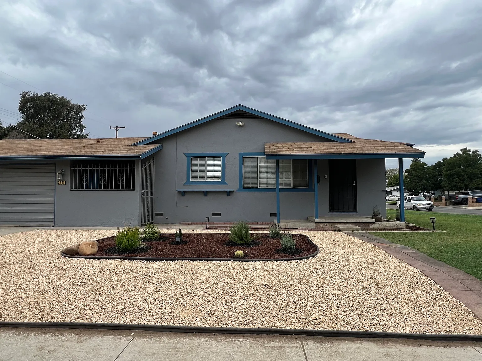 3 bed, 1049 sqft, $2,075 — Photo 1