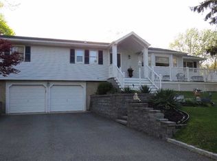 66 Midwood Ave, Nesconset, NY 11767