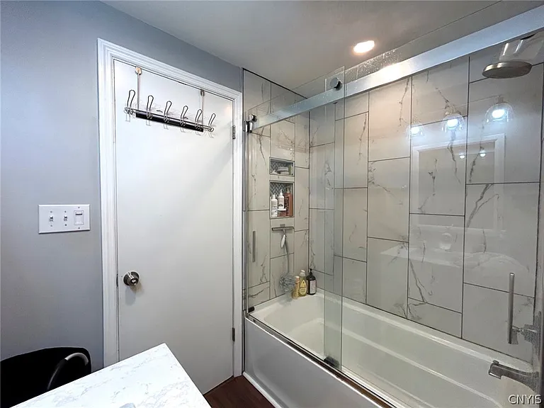 302 Oakridge Dr — Photo 23