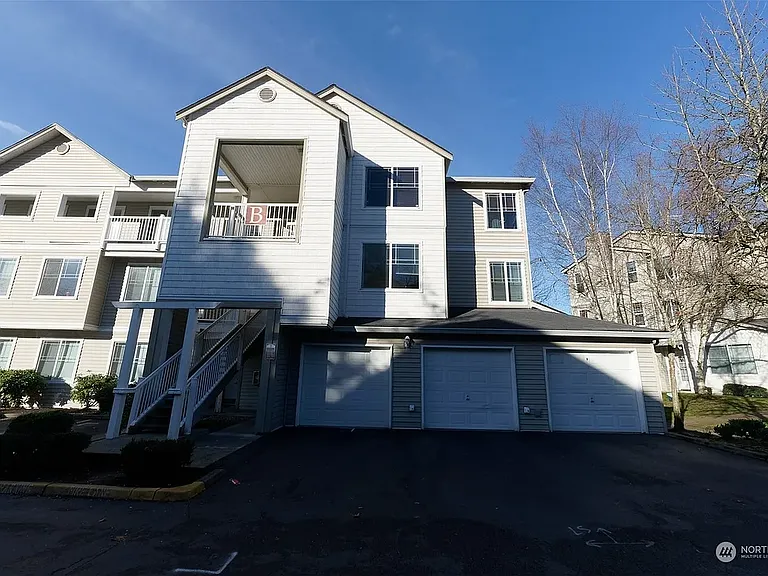 2009 196th St SE #B204 — Photo 2