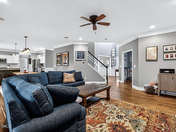 4th image of 407 Bickett Blvd