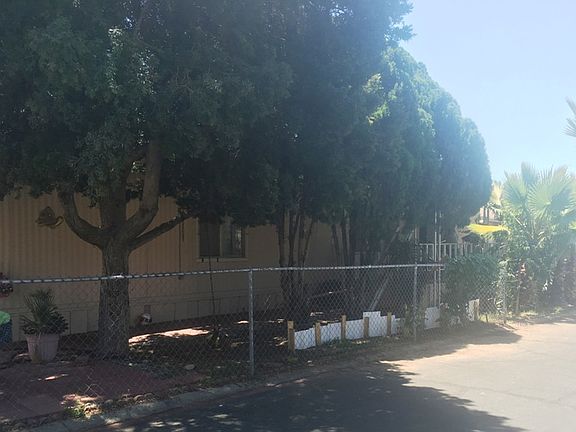 5th image of 2250 W Chestnut St #16