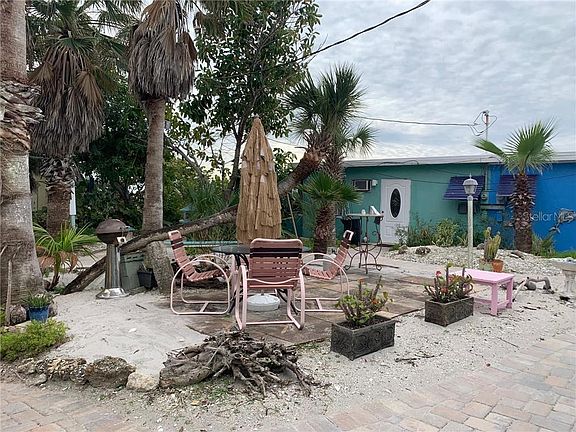 4th image of 40 Beachcomber Ln #4