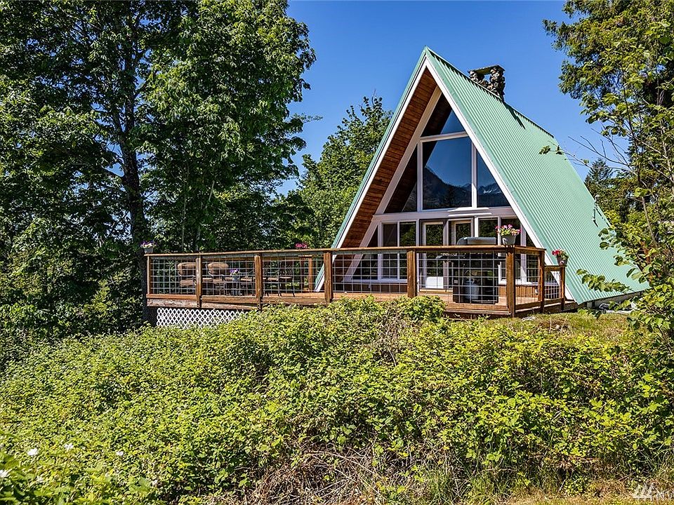 {WELCOME TO GOLD BAR} This cozy A-FRAME SITS ON THE EDGE OF 1.53 acres of LAND! 