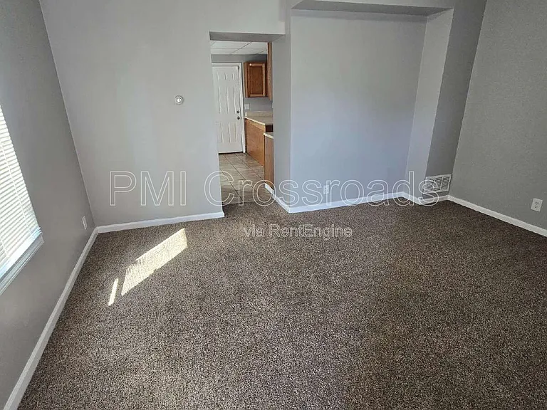 153 S Cypress Ave — Photo 24