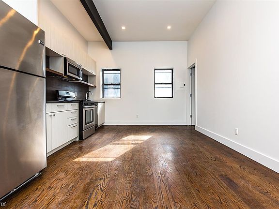 007_1071_broadway_front-10