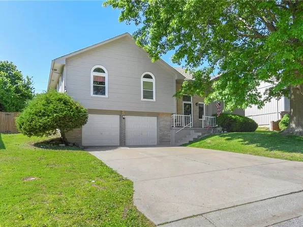 1204 NE Hunters Rd, Blue Springs, MO 64014