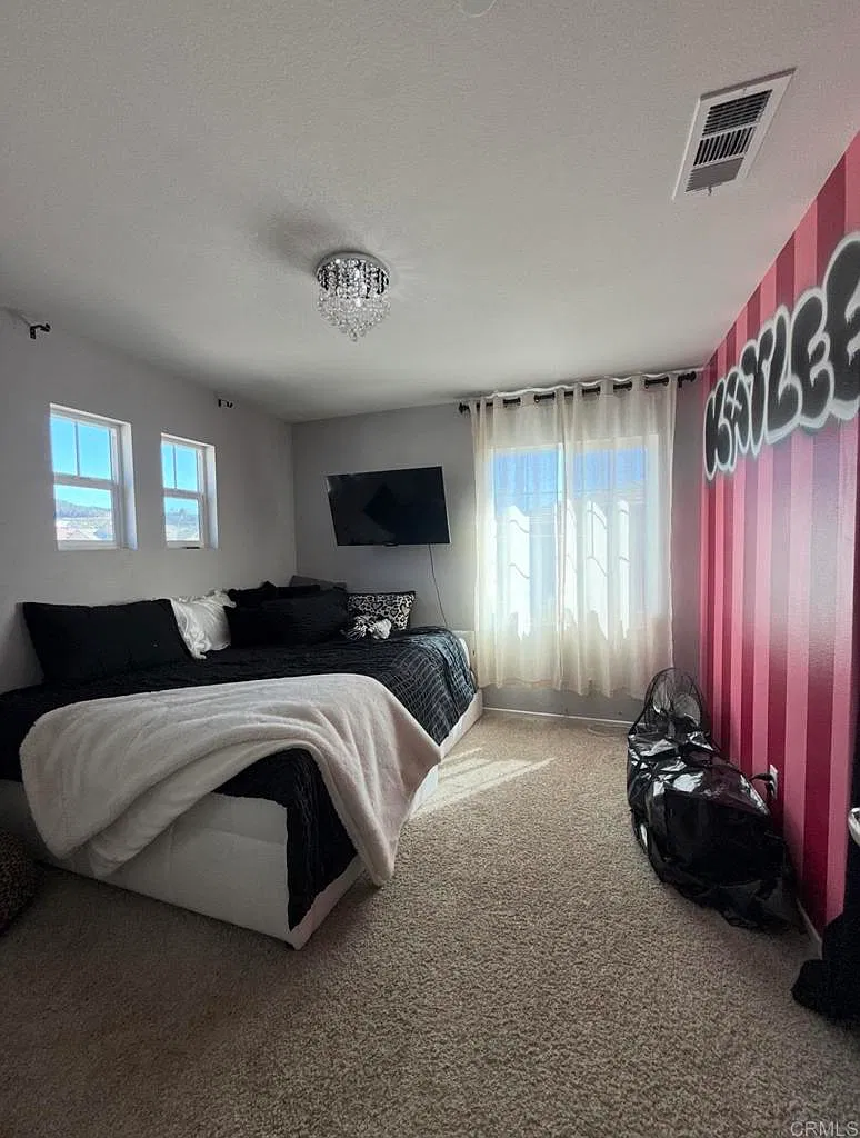 4 bed, 2445 sqft, $4,400 — Photo 4