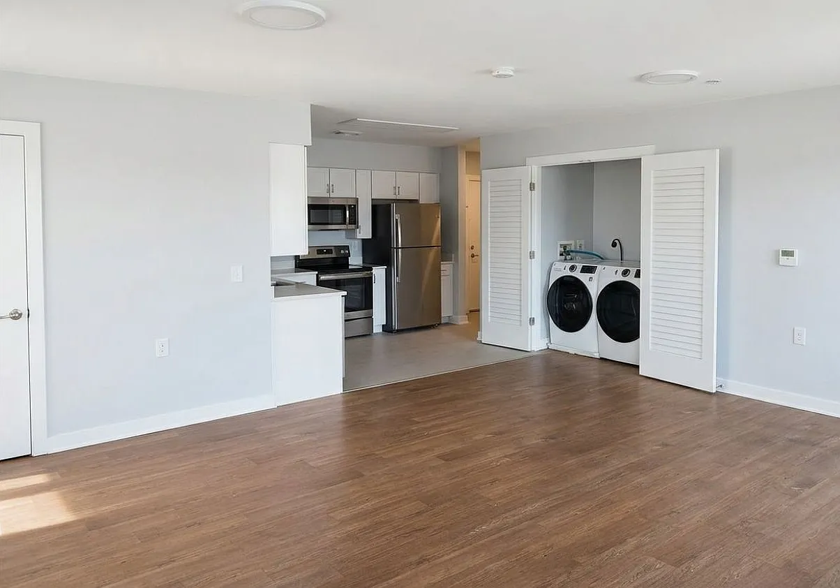 11 Hundred Apartments — Photo 2