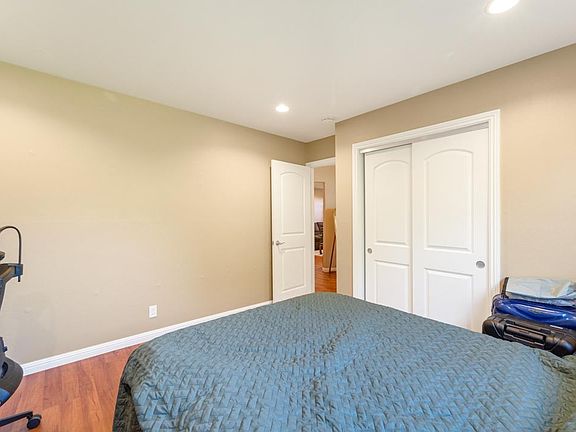 4th image of 953 Rose Ave