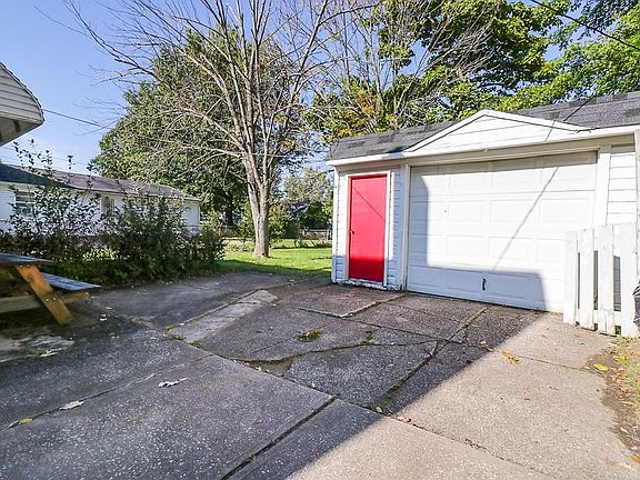 3rd image of 3832 E 186th St