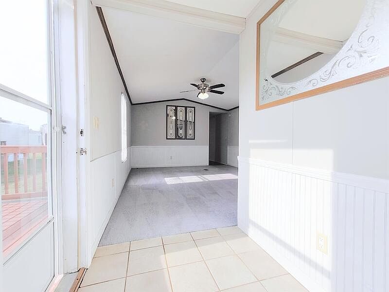 1st image of 504 Sunshine Dr