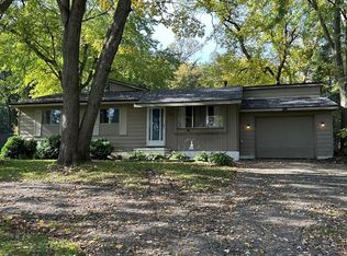 78 Leota Blvd, Waterford, MI 48327