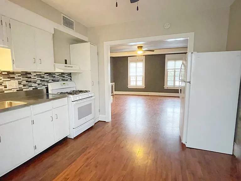120 N Drake St #2 — Photo 3