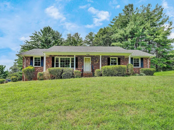 2720 Willowbrook Dr, Roanoke, VA 24012
