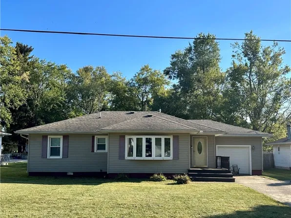 122 E Blackburn St, Paris, IL 61944