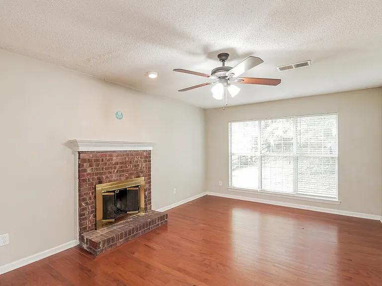 8433 Woodford Bridge Dr — Photo 6