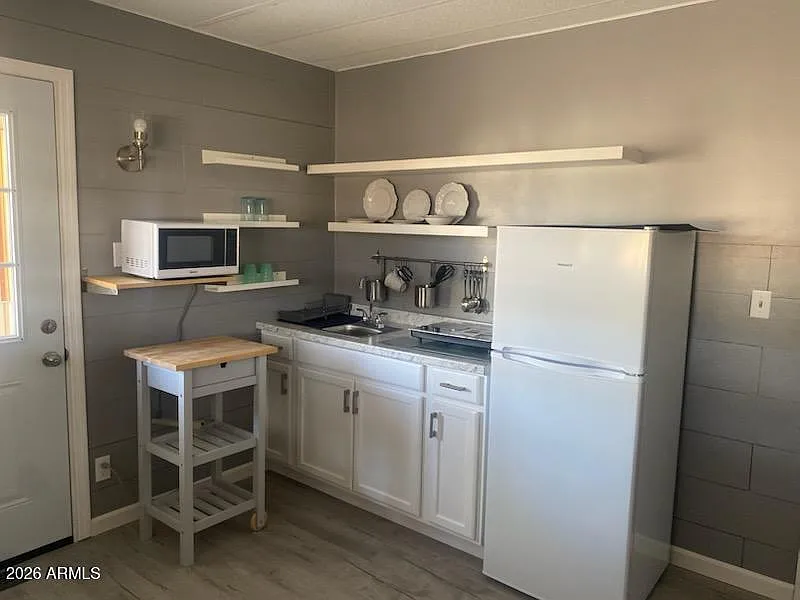 120 N Val Vista Dr #241