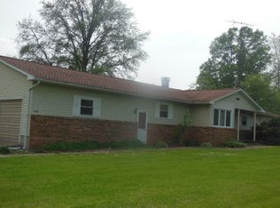 1604 Magnolia Ln, Clay City, IL 62839