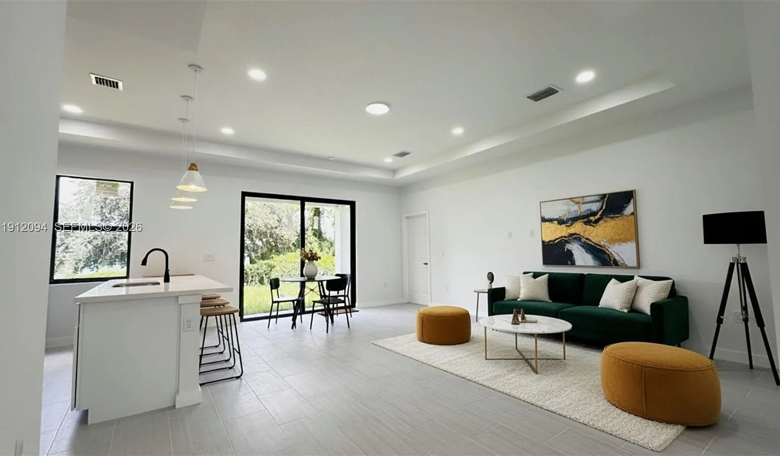 3 bed, 2.0 bath, 1606 sqft, $2,100 — Photo 2