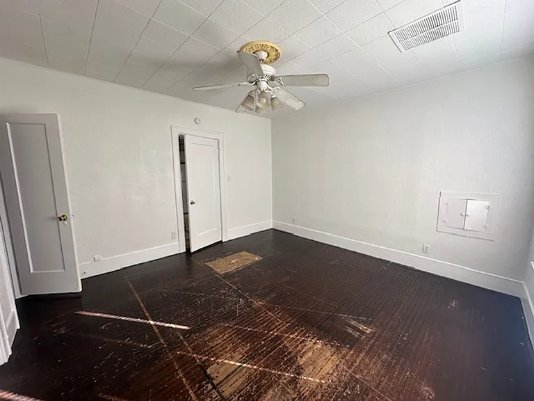 881 Ross Ave — Photo 12