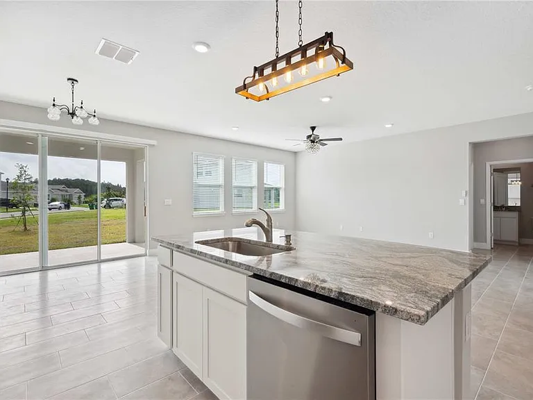 2560 Warren Acres Blvd — Photo 10
