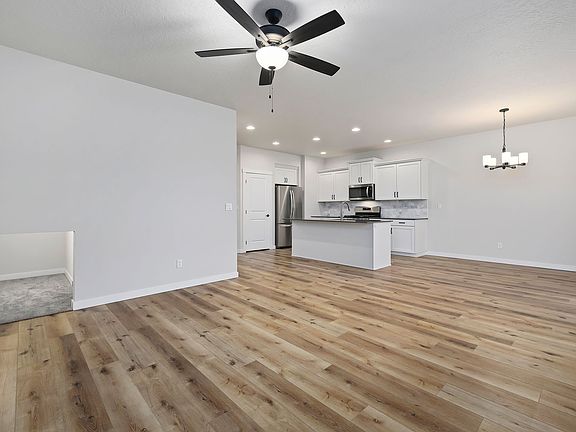 5th image of 301 W Radiant Ridge Dr