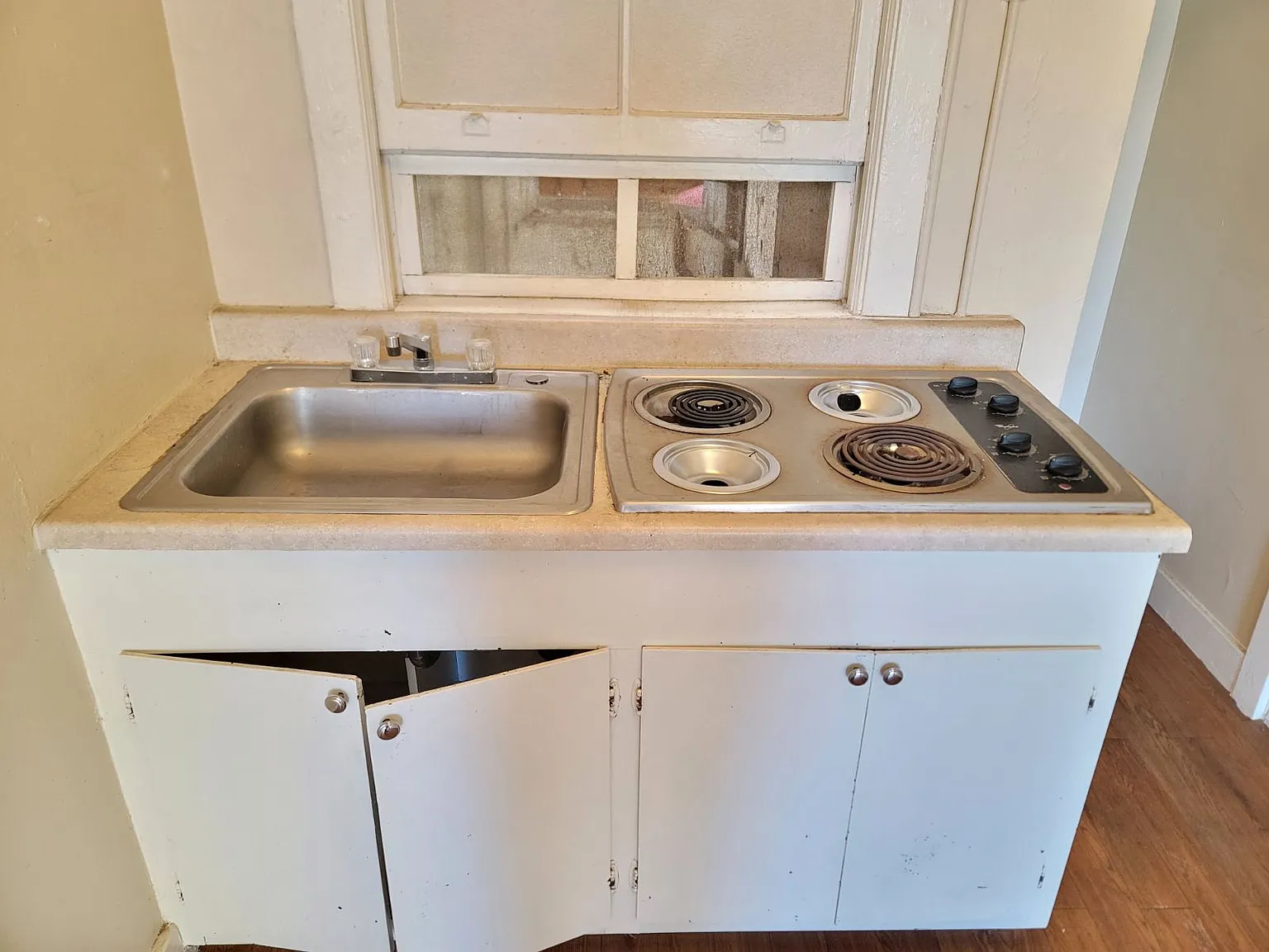 1 bed, 1.5 bath, $1,100 — Photo 4