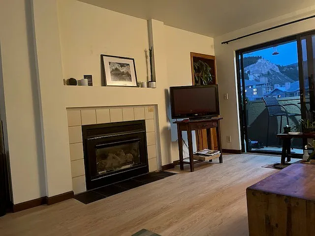 2 bed, 983 sqft, $3,300 — Photo 4