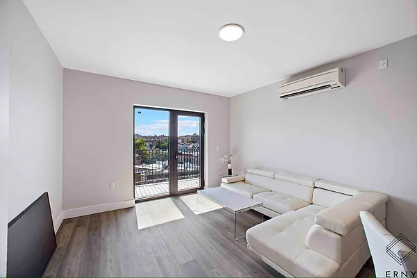 Rented by ERNY LLC | media 21