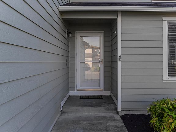 2nd image of 1021 Nepean Dr SE