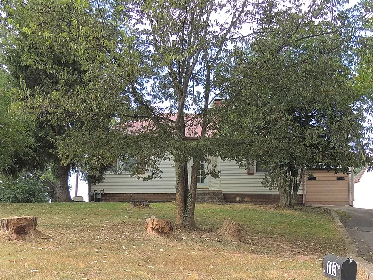 115 Park Dr — Photo 2
