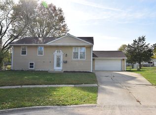 312 Chase Ct, Streamwood, IL 60107