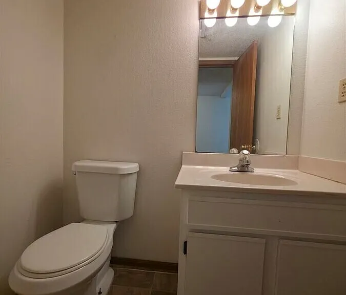 2111 Highridge Dr #D — Photo 6