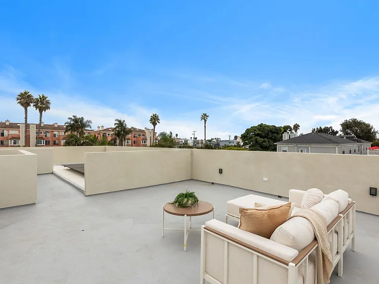 243 Dahlia Ave — Photo 16