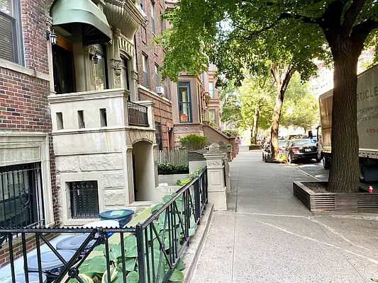 Rented by Harris Philip NYC | media 54