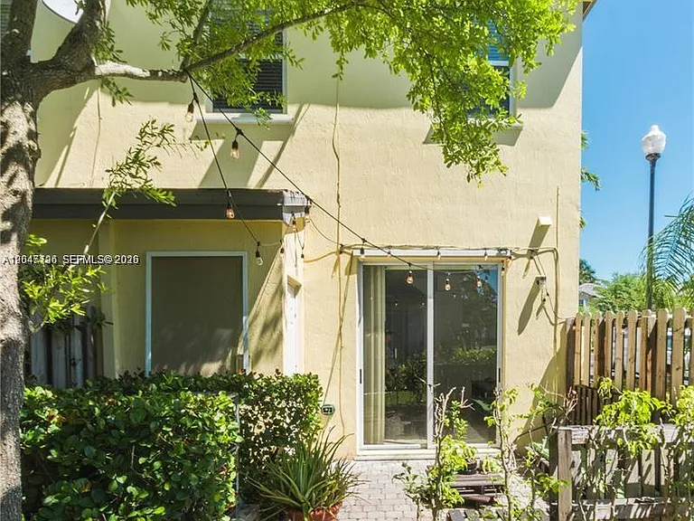 3065 SE 1st Dr #1 — Photo 31