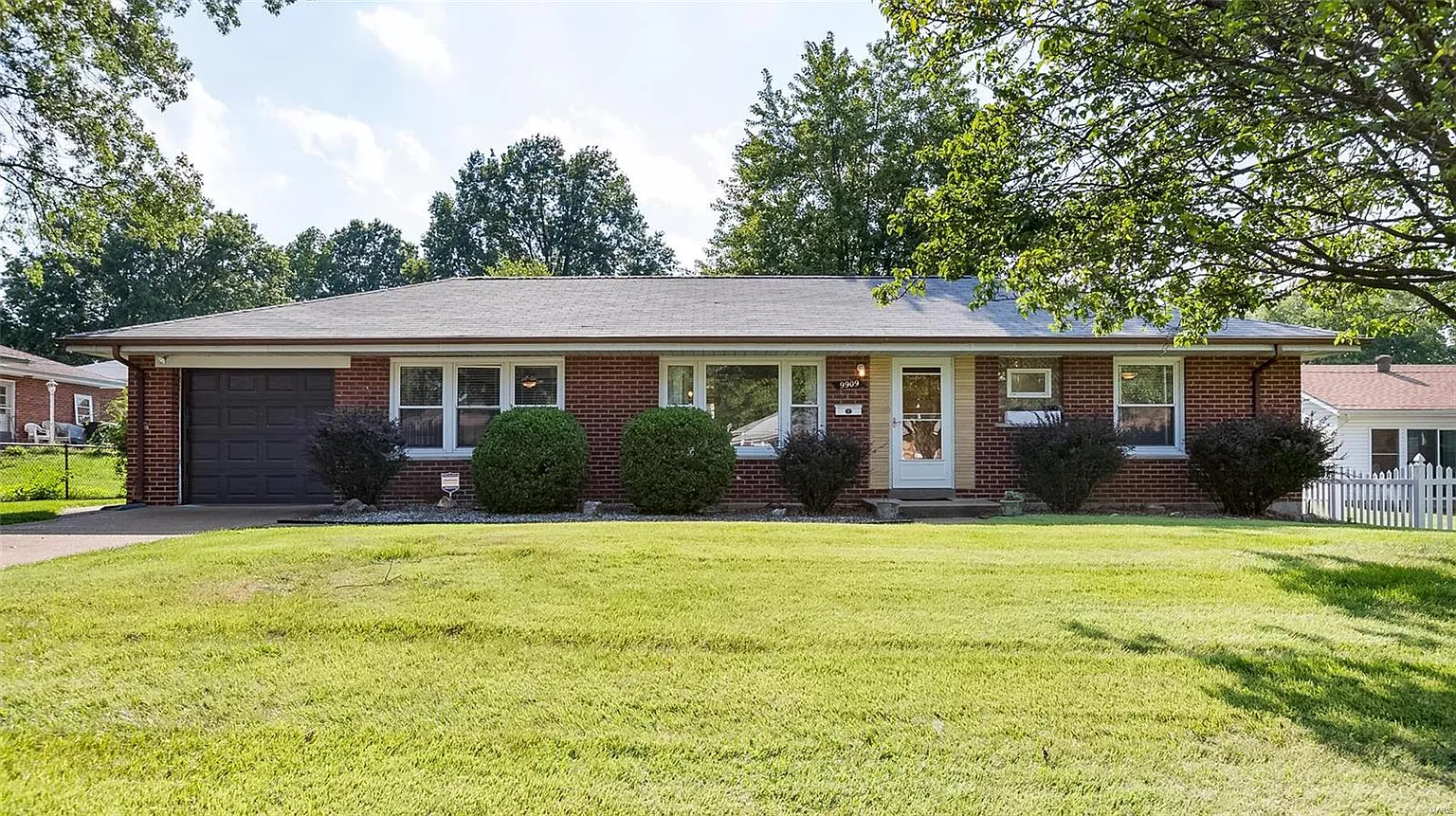 9909 Lacewood Dr photo 1