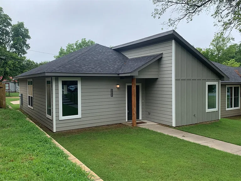 610 E Texas St — Photo 12