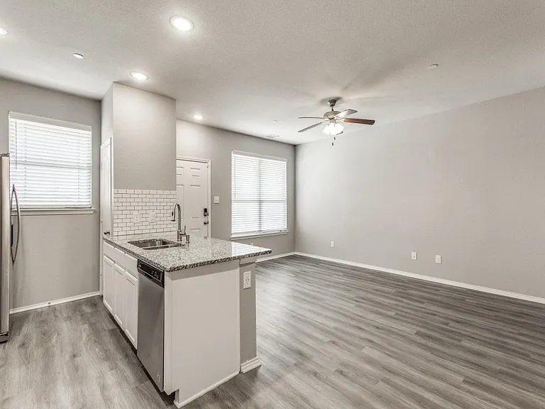 3405 Cricket Dr — Photo 7