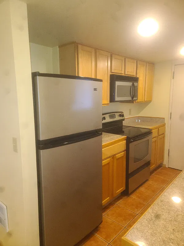 Conveniently Located 1 Bedroom — Photo 2