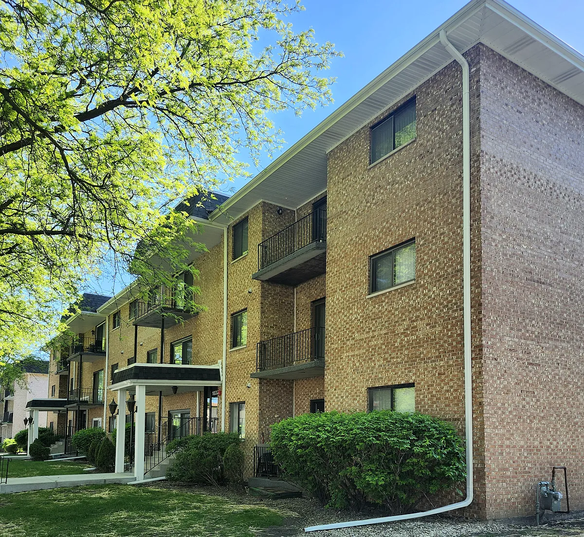 Building Photo - 10332 S Parkside Ave #5