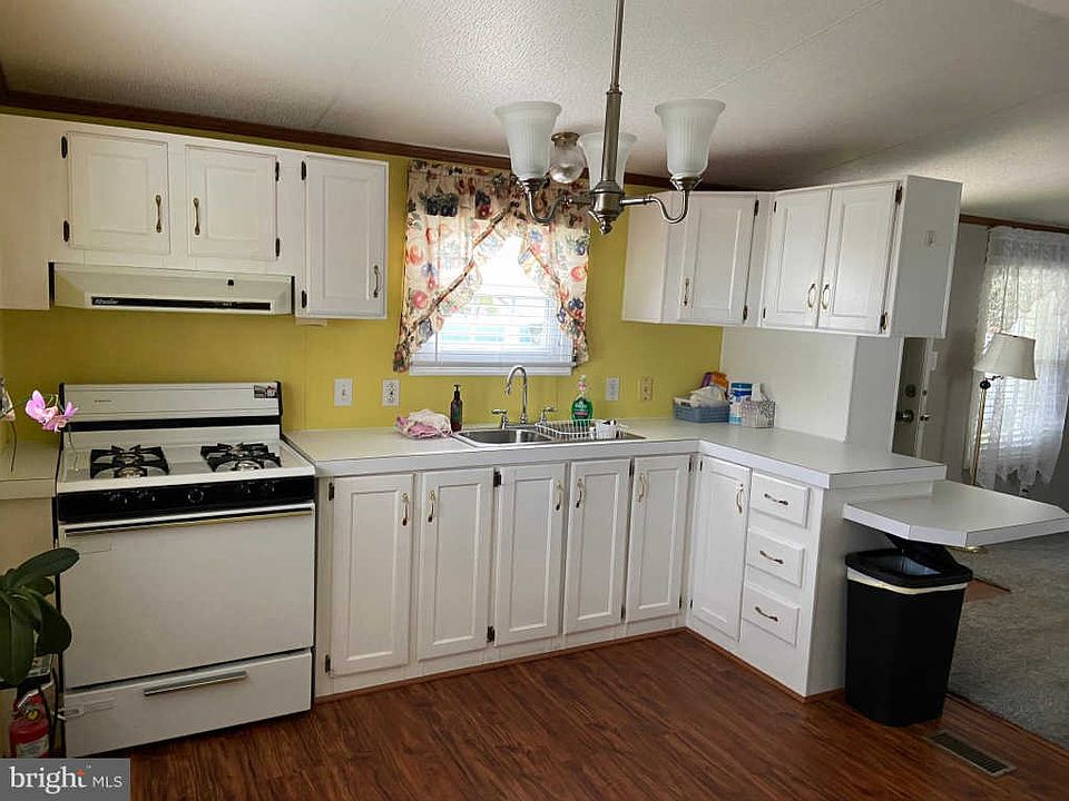 2nd image of 2304 Brownsville Rd #M7