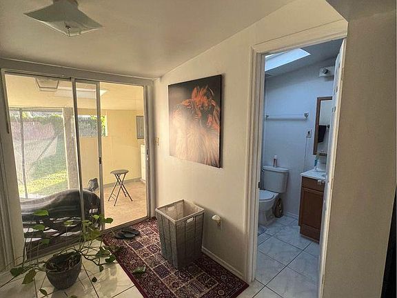 3rd image of 1722 Irving Ave APT B