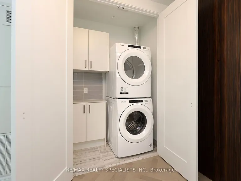 455 Wellington St W #704 — Photo 31