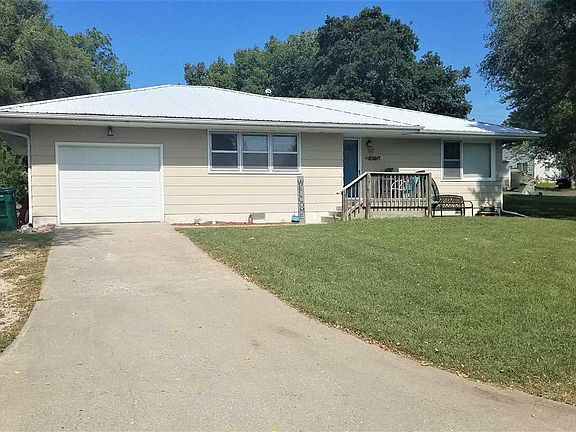 2nd image of 100 Park Ln