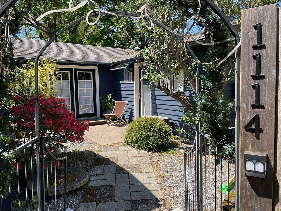 Front entry gate & courtyard